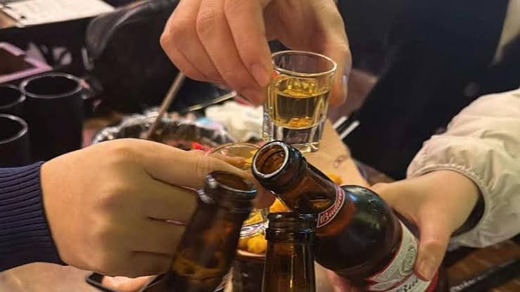 Hiểu đúng về cơ chế tương tác giữa thuốc và bia rượu