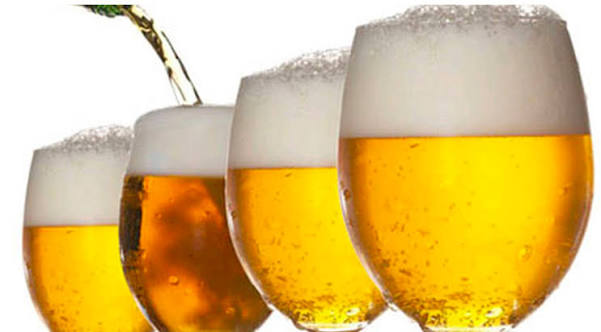 Các bước thực hiện cách rót bia hơi ngon và nhiều bọt đẹp
